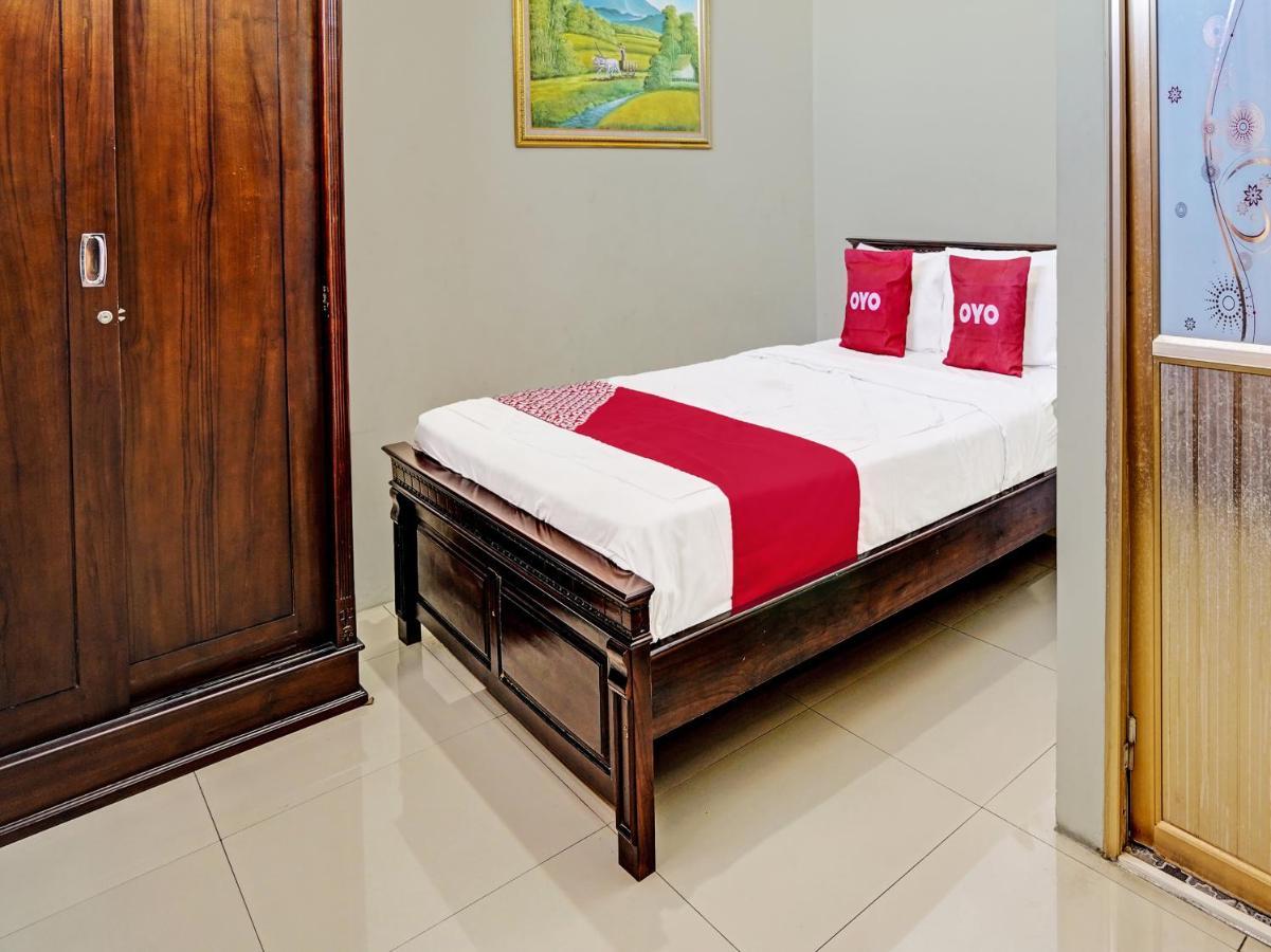 Oyo 91587 Griya Buah De5 Syariah Hotel Sidoarjo Eksteriør billede
