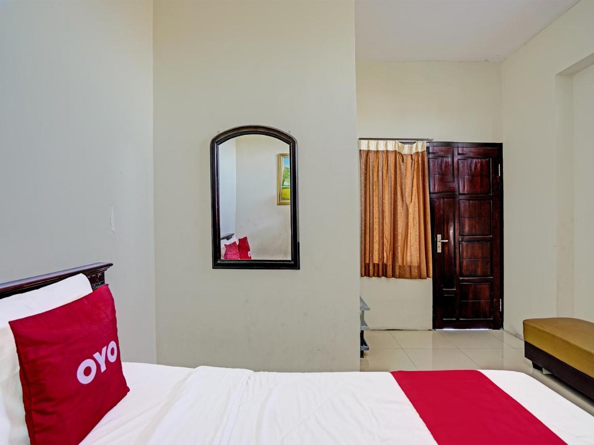 Oyo 91587 Griya Buah De5 Syariah Hotel Sidoarjo Eksteriør billede