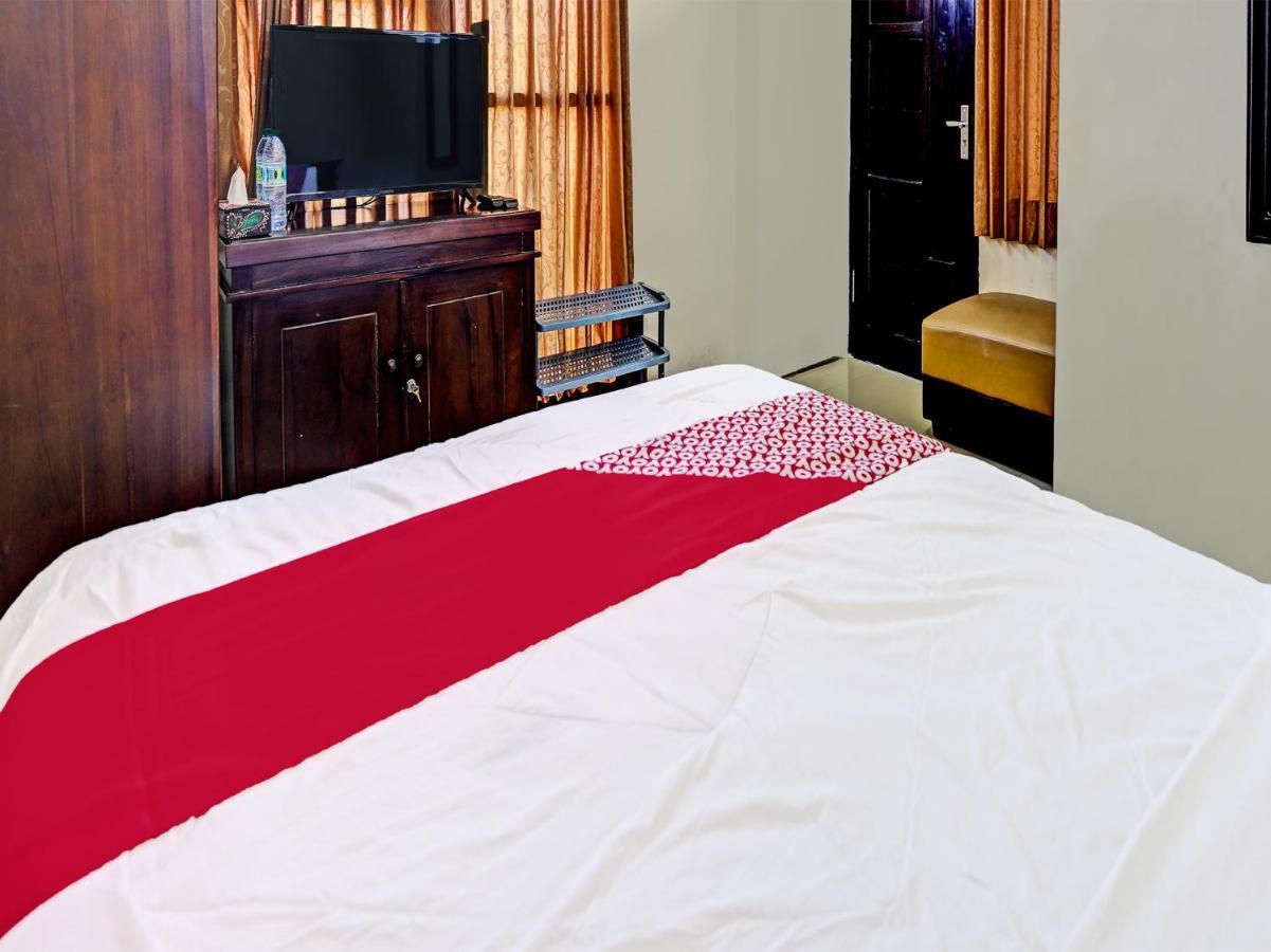 Oyo 91587 Griya Buah De5 Syariah Hotel Sidoarjo Eksteriør billede