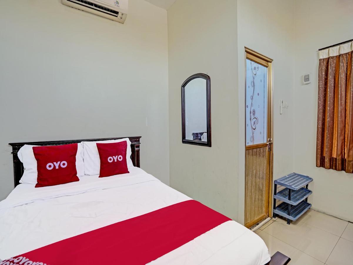 Oyo 91587 Griya Buah De5 Syariah Hotel Sidoarjo Eksteriør billede